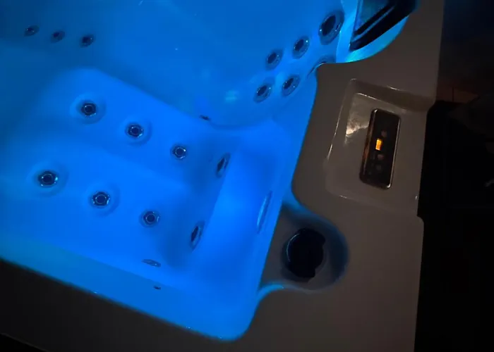 Cocon Avec Jacuzzi 度假居 佩里尼