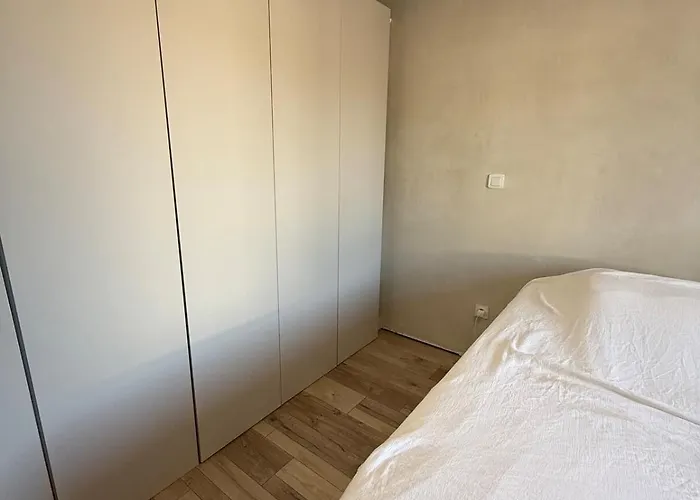 Cocon Avec Jacuzzi 度假居