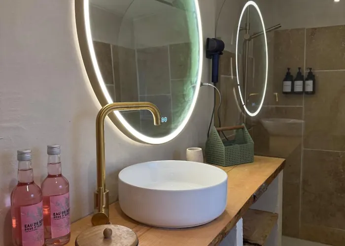 Cocon Avec Jacuzzi 佩里尼